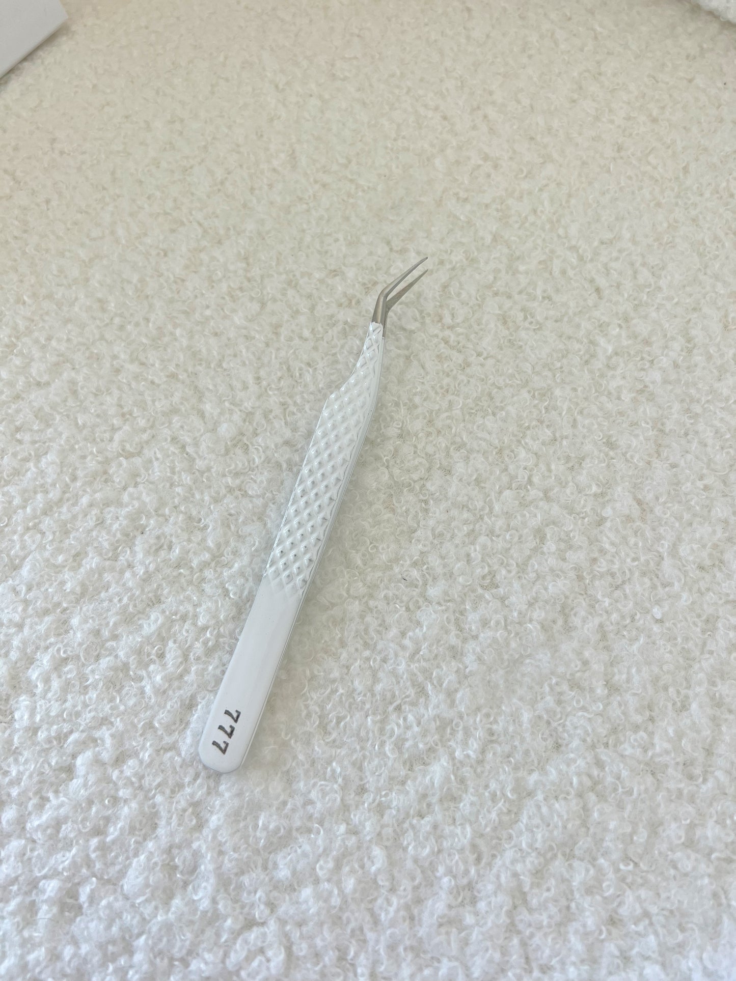 777 ISOLATION TWEEZER